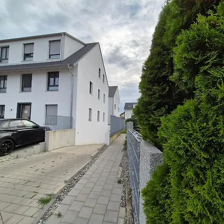 Апартаменты Bodensee Base - Modern, Ruhig, Zentral, Gratis Tiefgarage, Herzliche Gastgeber Рилазинген-Ворблинген